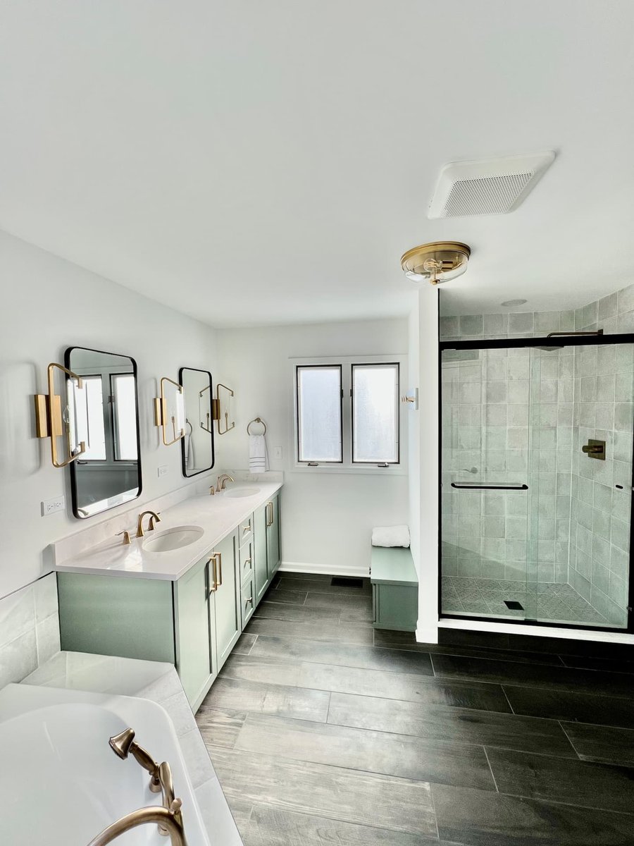 Shower with Framed Glass Shower Door-fcb201b6-60b5-4f3f-b8e3-38590605bac2