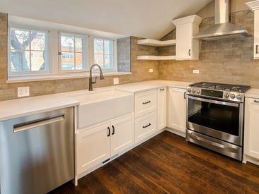 Kitchen sink built into the countertop and stainless stell appliances