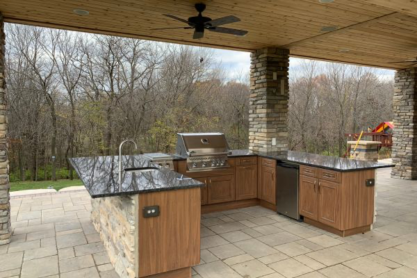 Outdoor kitchen must-haves for 2023 - Decks by Premier